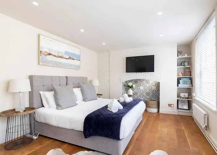 Two Bedroom Period Flat In Montpellier