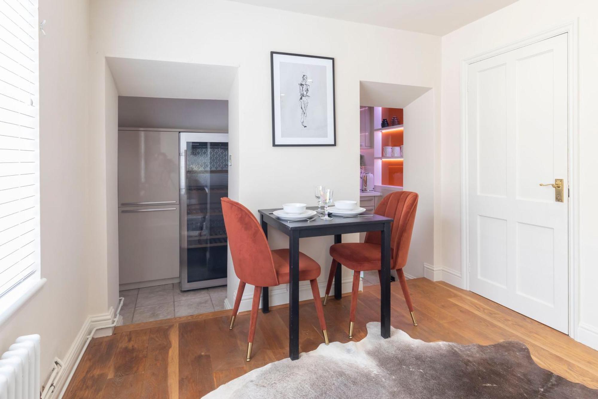 Two Bedroom Period Flat In Montpellier Apartamento *